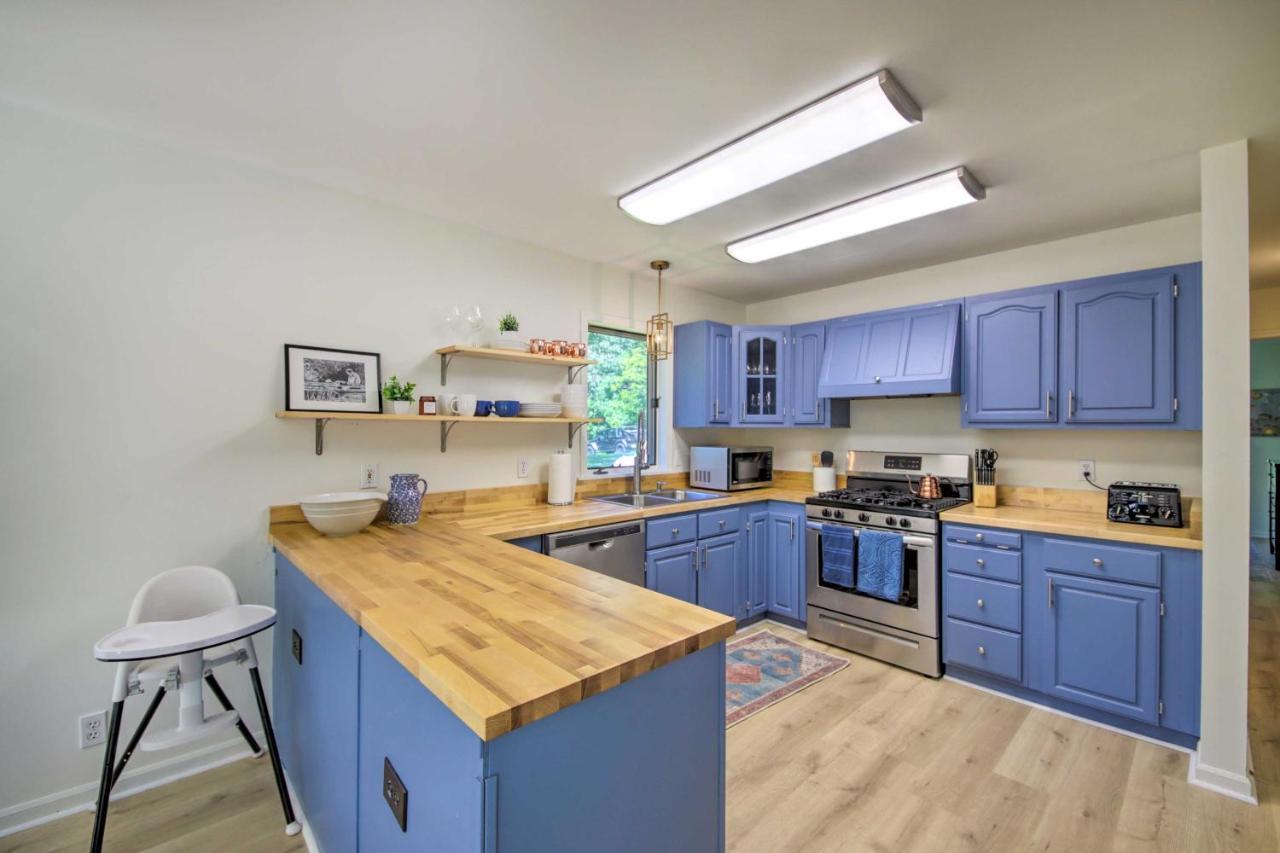 Modern Eckerty Home With Deck On Patoka Lake! Taswell Экстерьер фото